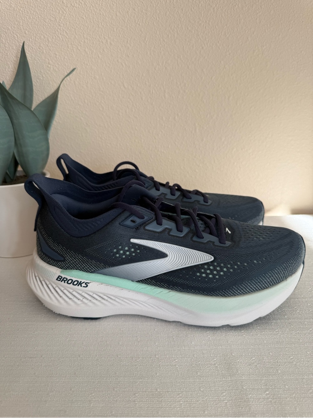 Brooks Glycerin 23 GTS Women’s Running Shoes - Navy with White and Mint Accents